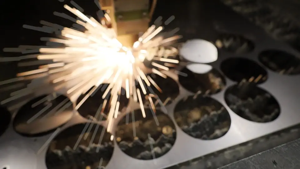 Cortes precisos en lámina y tubo con tecnología de fibra óptica. Alta velocidad y acabado profesional.