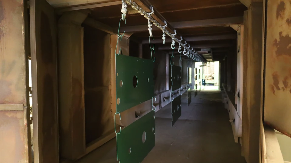 Acabados duraderos y de alta calidad, con horno de curado de gran capacidad para piezas de gran formato.